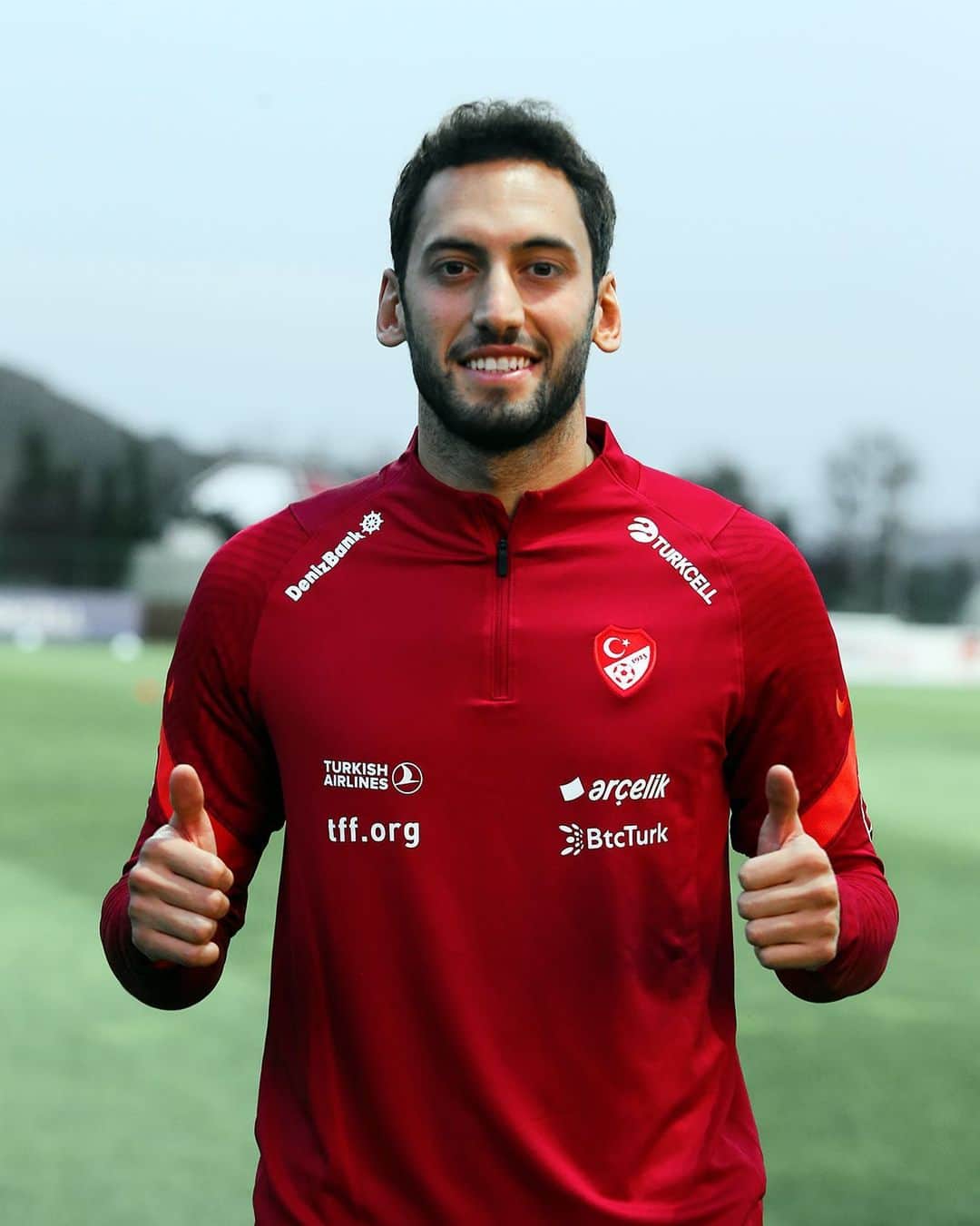 ハカン・チャルハノールのインスタグラム：「🇹🇷」