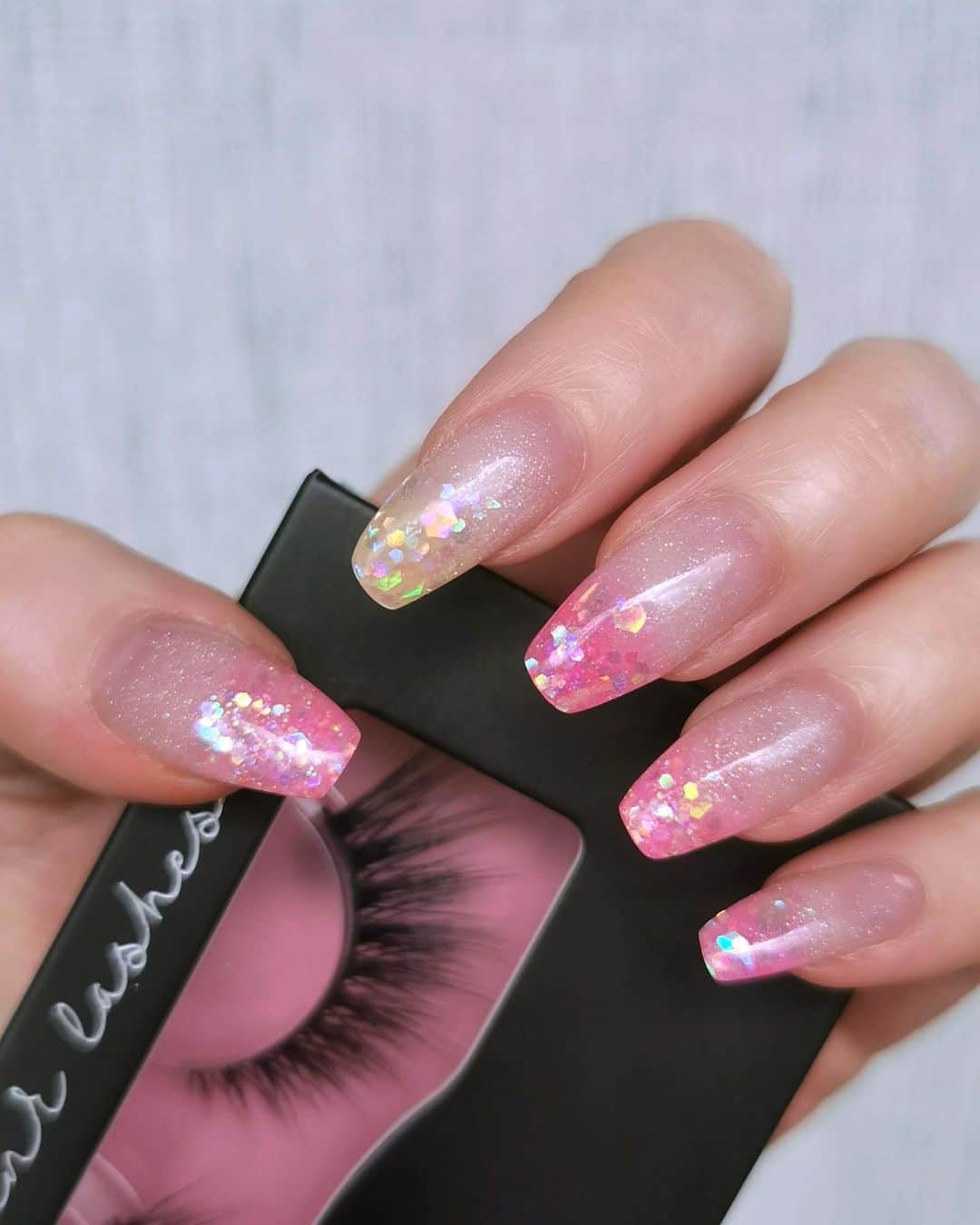 のインスタグラム：「Almost forgot to show my new nails! 🤪💓 what should I get next? My next appointment is tomorrow and I need some inspiration 🤨 also did you know there is a butter emoji? Idk why I never knew but it’s my new favorite thing so here you go 🧈 pls tell me you also have a fav emoji and I’m not weird lol」