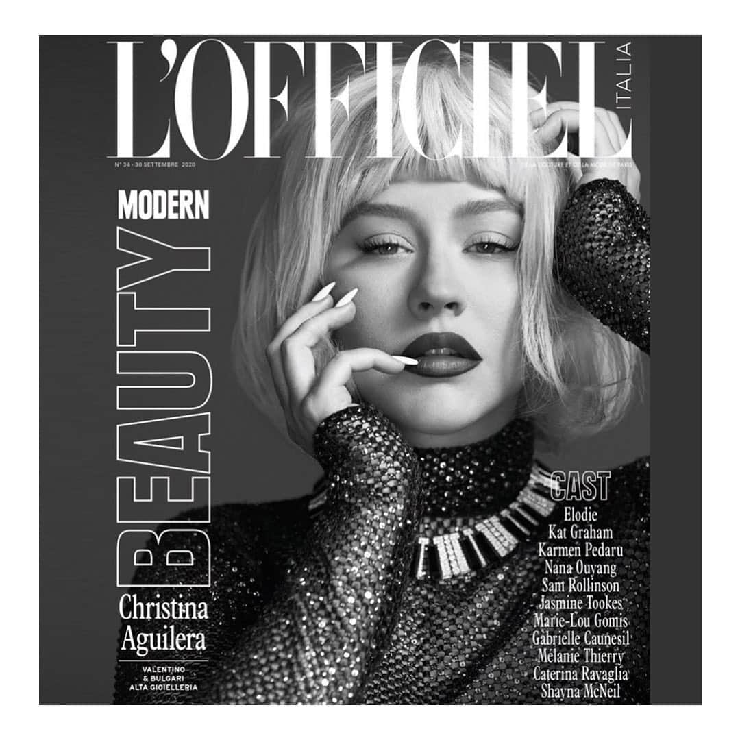 Valentinoさんのインスタグラム写真 - (ValentinoInstagram)「@xtina was the cover star of @lofficielitalia’s Fall/Winter 2020 Fashion Issue. The singer was photographed by @dennisleupold wearing a beaded Valentino look. #ValentinoNewsstand」10月6日 5時07分 - maisonvalentino