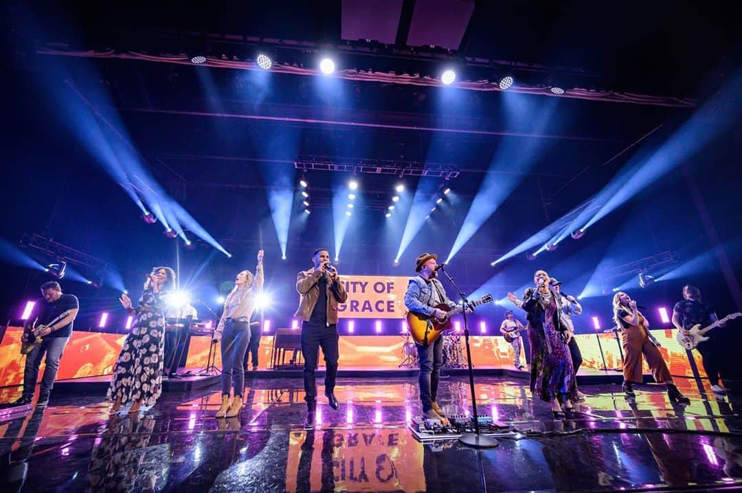 ネルソン・ベアトさんのインスタグラム写真 - (ネルソン・ベアトInstagram)「Had such a great time worshipping with our friends at @centrallive this weekend! Go get their EP “City of Grace” on all music platforms. Thank you @bfreedphoto for capturing these shots.」10月6日 5時14分 - nelsonbeato