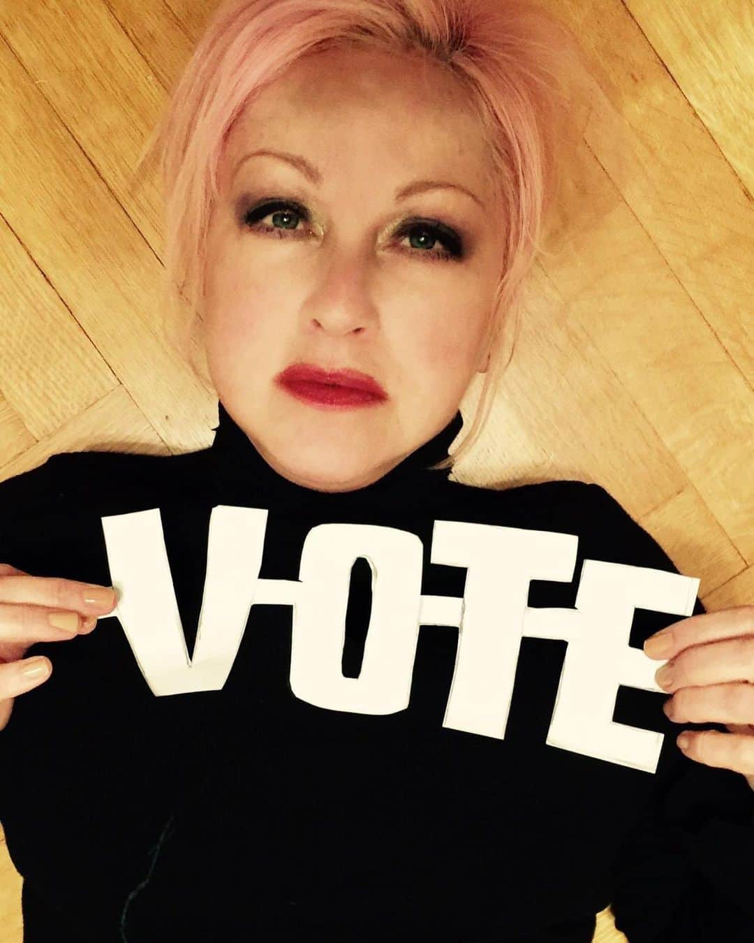 シンディ・ローパーさんのインスタグラム写真 - (シンディ・ローパーInstagram)「Are you sure you’re registered to vote? Time is running out to register! Double-check your status now with @glblctzn and @headcountorg to make sure you’re all set to use your voice 1 month from now on Election Day. There’s a swipe up in my story. Please check it out. 🗳 💥 ✊」10月6日 5時49分 - cyndilauper