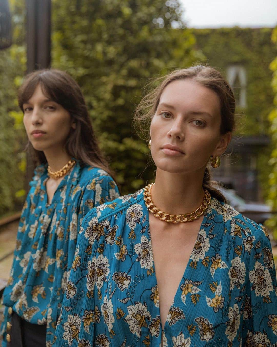 デレクラムのインスタグラム：「Ease into fall with this versatile floral print. Available in the Freya Dress and the Thomsen Long Sleeve Blouse.」