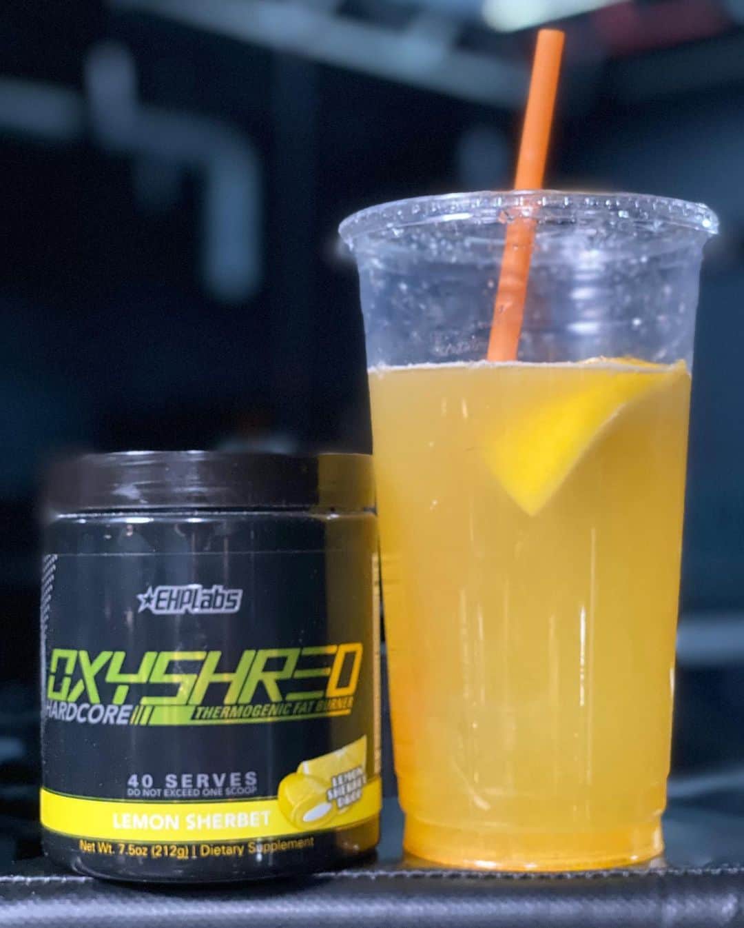 Val Mercadoさんのインスタグラム写真 - (Val MercadoInstagram)「You want to knockout that stubborn body fat? Here’s how I’m doing it, @ehplabs Oxyshred in lemon sherbet. Not only does it burn fat while working out but it’ll give you that punch of energy to get you through it.  I put a scoop in my drink 20 minutes before a session and it gives me the focus I need to get me through my workout! Use my code VAL10 to get $ off your @ehplabs order 💪🏽🖤🖤」10月6日 6時00分 - val.mercado