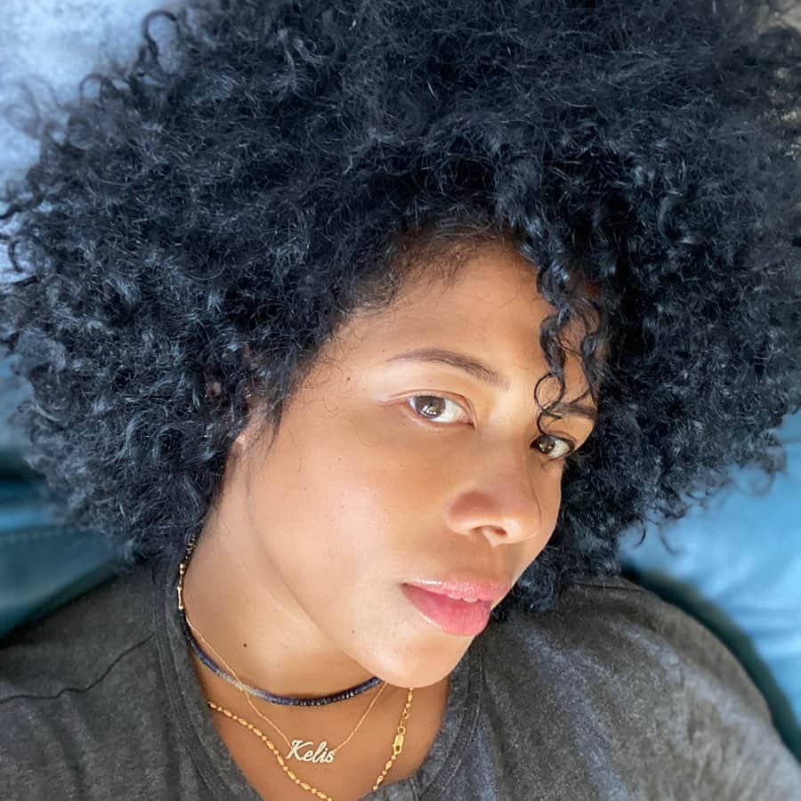 ケリスのインスタグラム：「Nothing feels better then a good hair switch up . Or releasing your self from a weave , braids or Locs . Whatever it is I've got goin on at the time my hair is my pride , my confidence, my blackness . And I love it . Happy Monday beauties . I declare this a free yourself week ;) #natural #hair #blackhair #afro #black #beauty #healthyhair #healthyskin #protectivestyles #growth #nofilter」