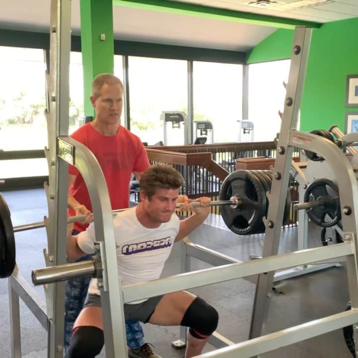 セージ・ノースカットのインスタグラム：「Getting in some legs after training today!  550x1  520x4  420x10」