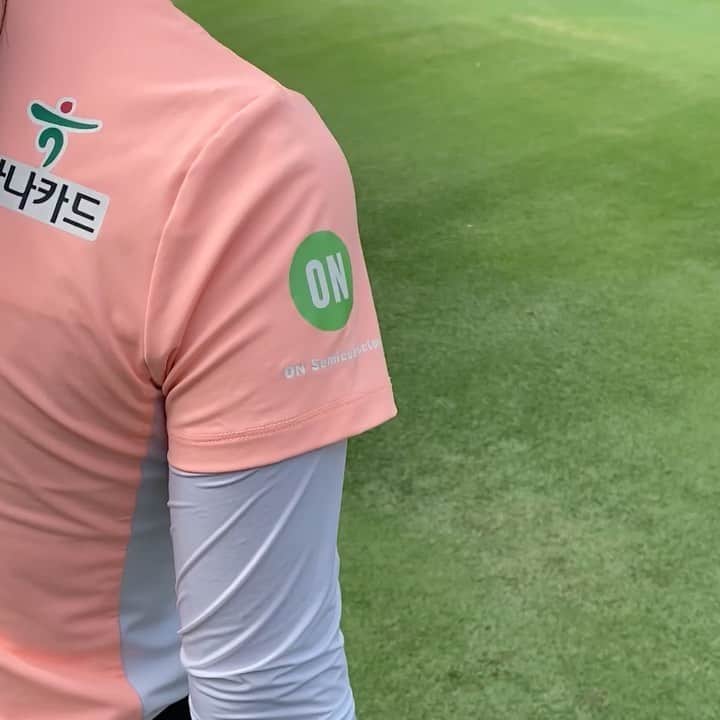 ミンジー・リーのインスタグラム：「Loving #PGATOUR2K21 so far! Always great to have some fun competition with @minwoo27lee. Have you tried @pgatour2k yet?」