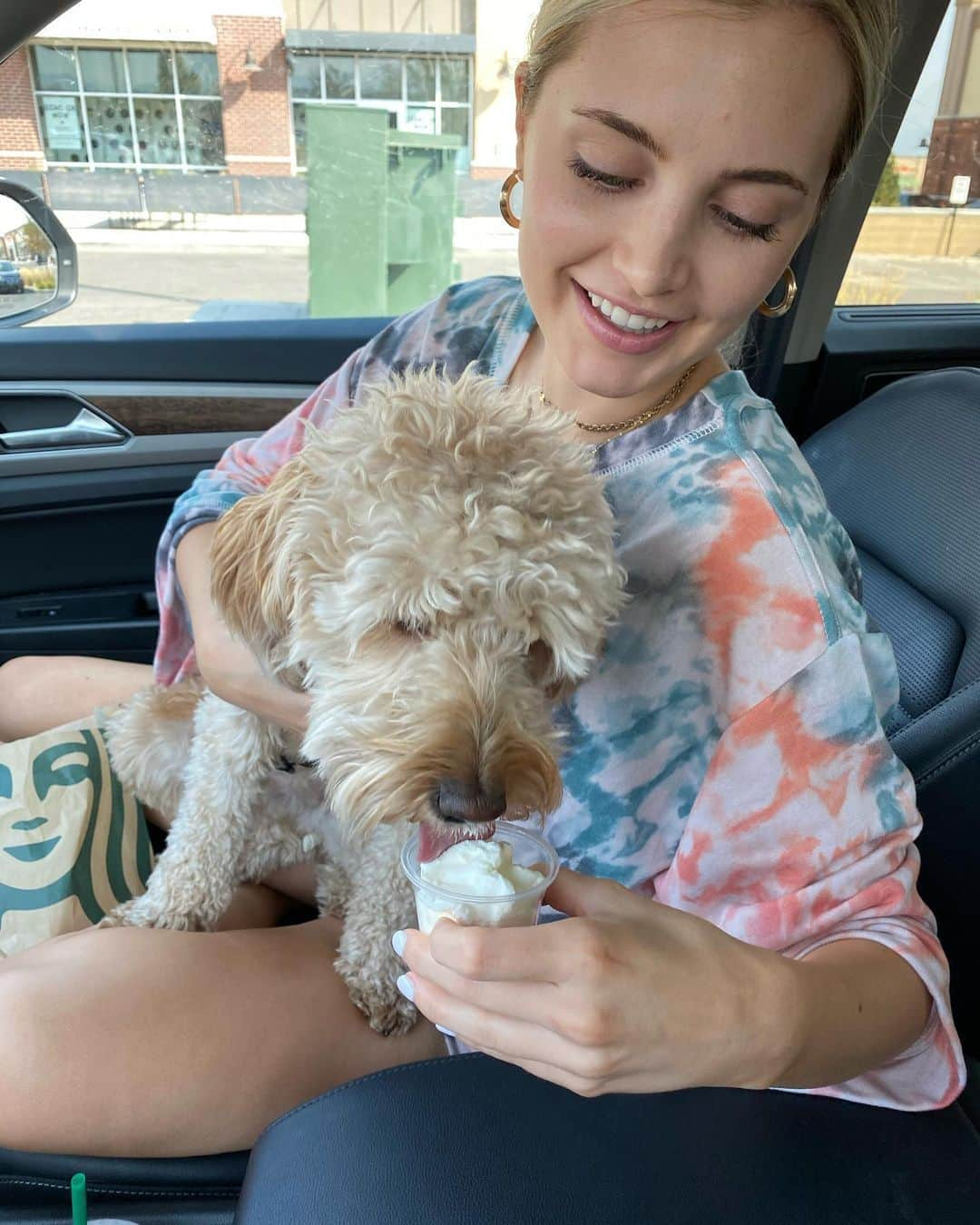 Aspyn Ovard Ferrisさんのインスタグラム写真 - (Aspyn Ovard FerrisInstagram)「Birthday pup and her puppercino! And Cove’s first Starbucks 🤓 Happy birthday to my best happiest sweetest pupper Luma Zumba Zoobert Doodlebear Ferris!!!!! 🐶🥳💕」10月6日 6時39分 - aspynovard