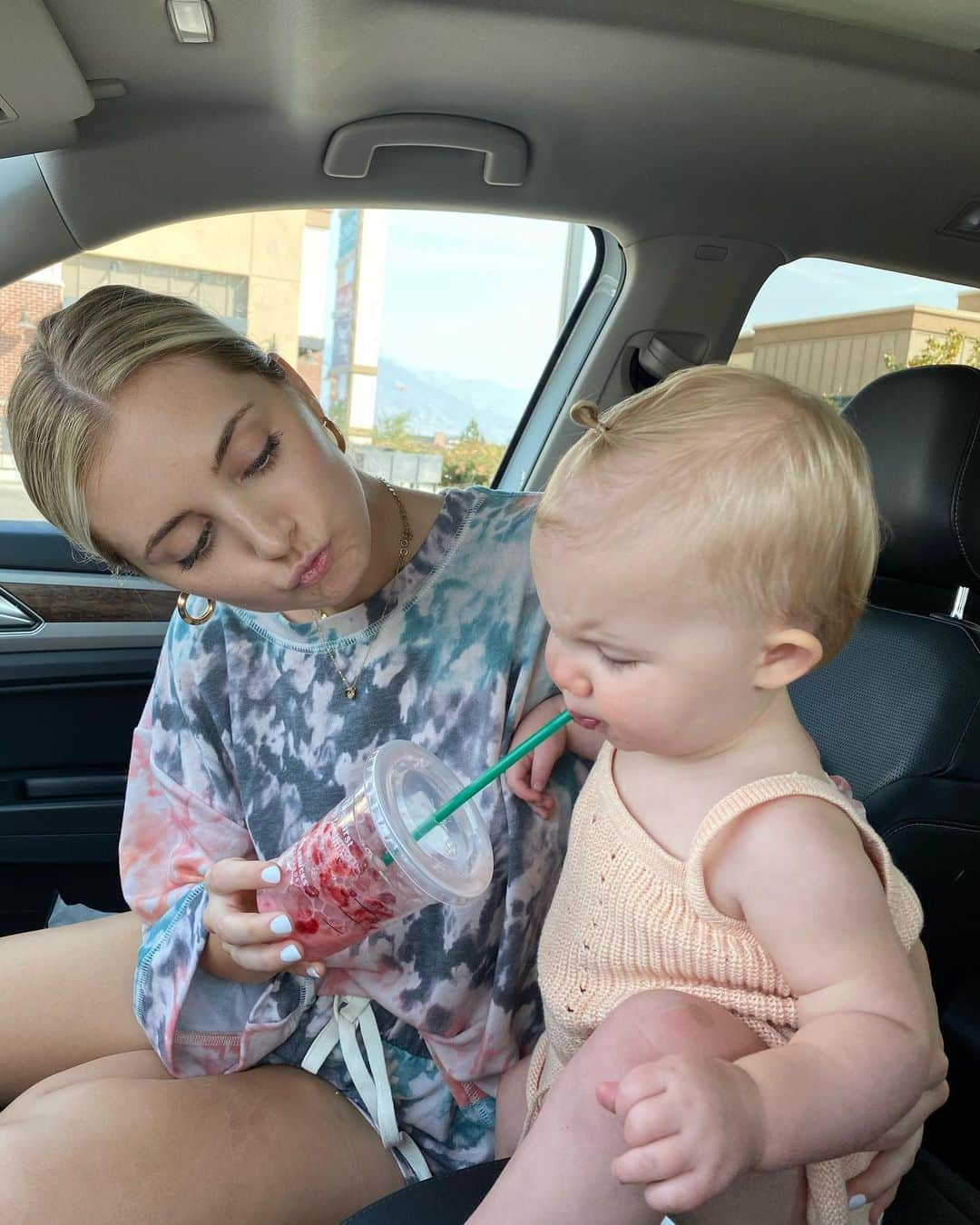 Aspyn Ovard Ferrisさんのインスタグラム写真 - (Aspyn Ovard FerrisInstagram)「Birthday pup and her puppercino! And Cove’s first Starbucks 🤓 Happy birthday to my best happiest sweetest pupper Luma Zumba Zoobert Doodlebear Ferris!!!!! 🐶🥳💕」10月6日 6時39分 - aspynovard