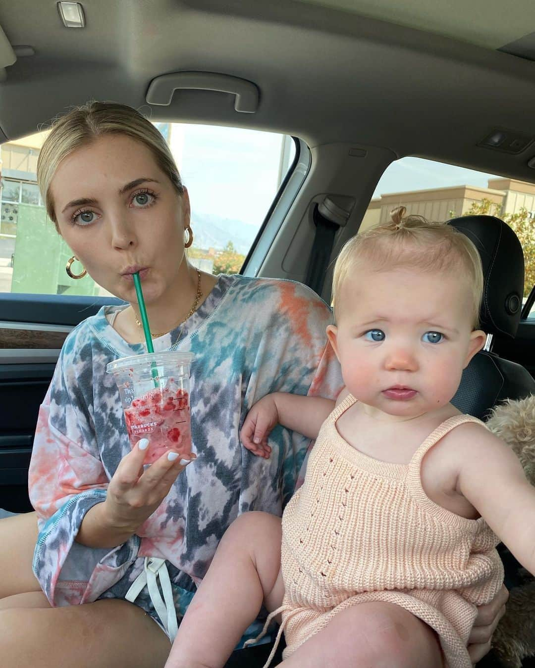 Aspyn Ovard Ferrisさんのインスタグラム写真 - (Aspyn Ovard FerrisInstagram)「Birthday pup and her puppercino! And Cove’s first Starbucks 🤓 Happy birthday to my best happiest sweetest pupper Luma Zumba Zoobert Doodlebear Ferris!!!!! 🐶🥳💕」10月6日 6時39分 - aspynovard