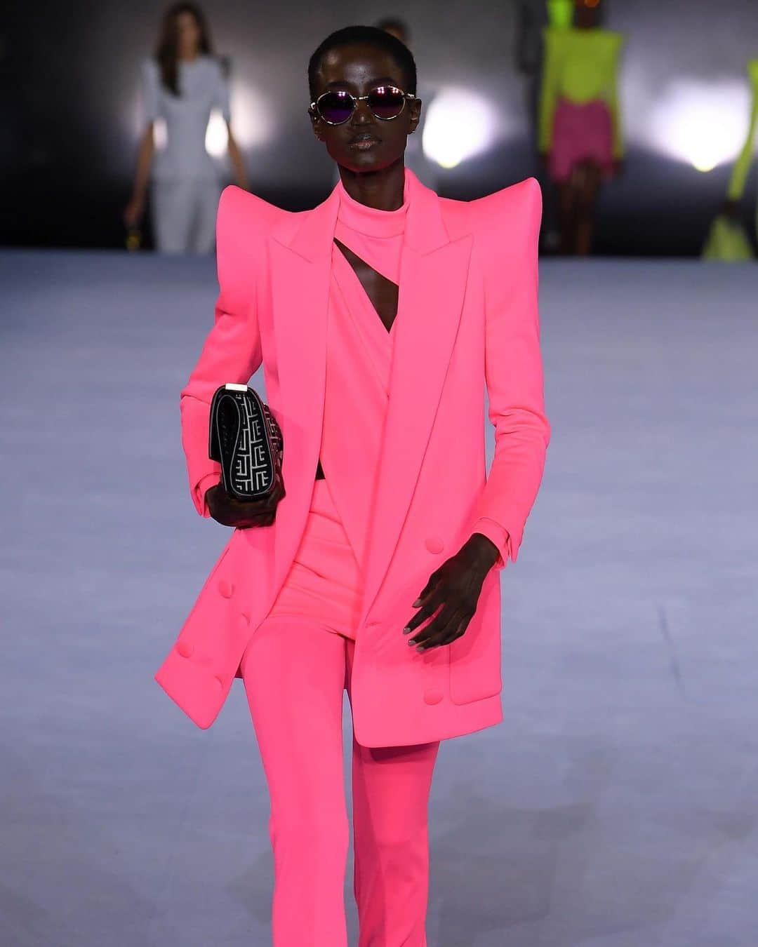 Fashion Weekのインスタグラム：「Work ➡️ date night ➡️ weekend looks, all from the @balmain #PFW Fall 2020 runway. 📸 by @gettyimages」