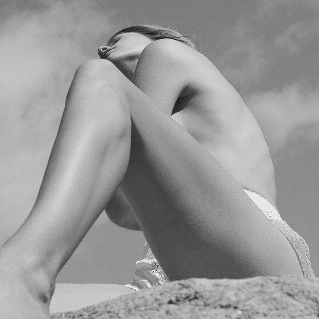 Victoria Leeのインスタグラム：「👣」