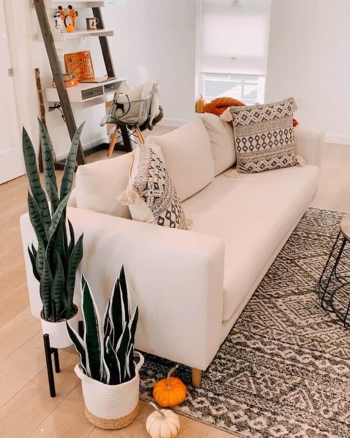 ブリー・キッシュのインスタグラム：「H🏠ME sweet H🏠ME // couches are one of the most important pieces in a home and now i have the couch of my dreams thanks to @sabai.design ☁️ the best part is that they are sustainable and made with recycled materials! ✨ ready to eat dinner and rewatch schitt’s creek for the third time ON MY COMFY COUCH instead of the floor 🍾 (the style i chose is the essential sofa in oat upcycled poly with natural legs)」