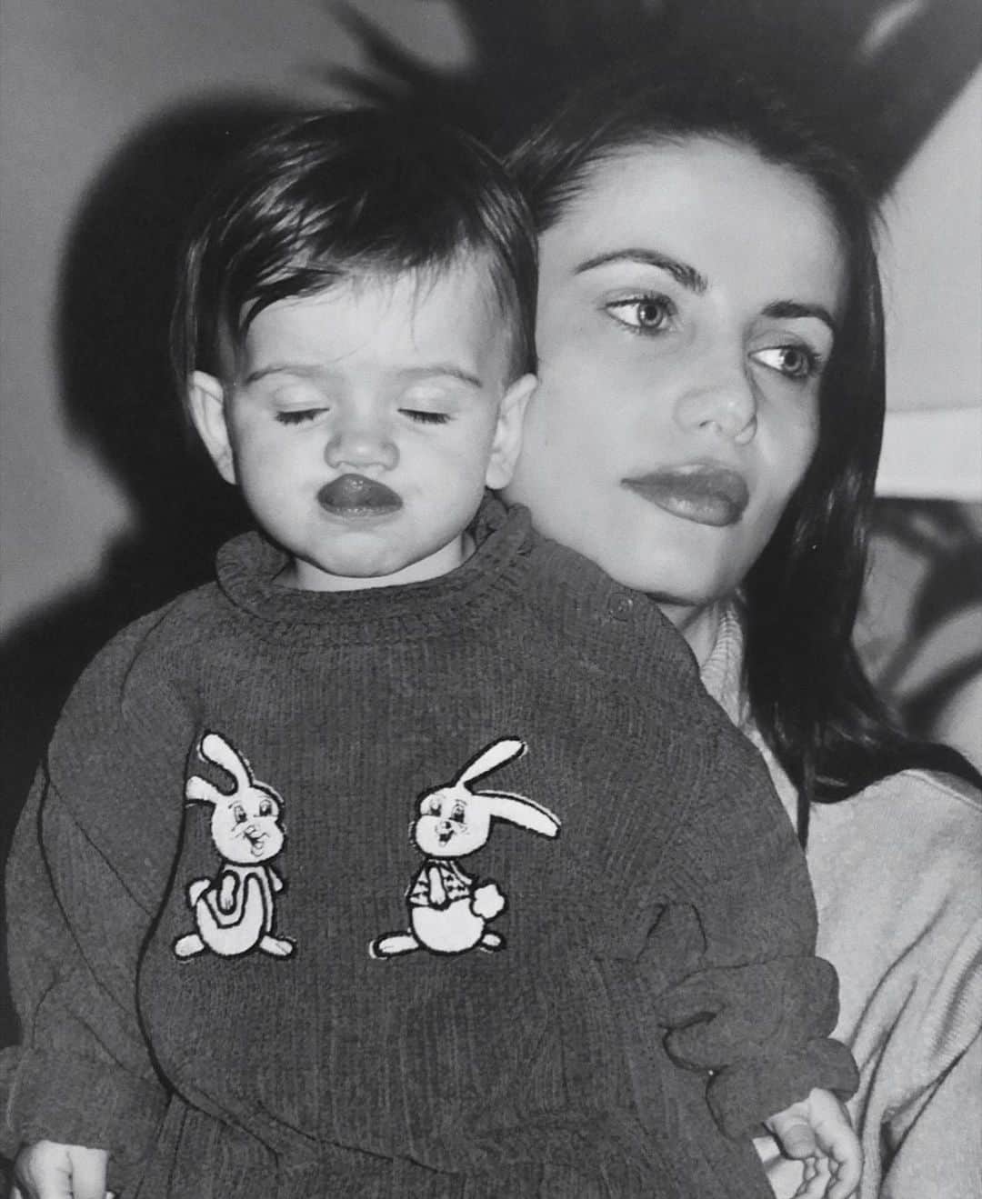 ソニア・ベン・アンマーのインスタグラム：「It’s my real life guardian angel’s birthday so here’s a photo of her looking beautiful (as always) & me licking the snot off my face」