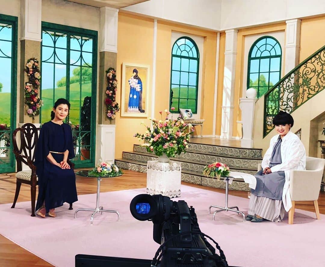 のインスタグラム：「涼しい朝 「徹子の部屋」 ほんじつオンエアです トークは苦手…😭 でも、敬愛する徹子さんにお会いできて ほんとうに嬉しかったです☺️ みなさま よい1日でありますように🌈🤞🏻🍀❣️」