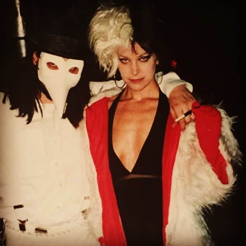 ロブ・ゾンビのインスタグラム：「It’s that time of year again! 🎃Halloween flashback 2003. Me and @sherimoonzombieofficial getting kooky. Cruella de Ville and a reject Droog out on the town. #halloween #robzombie #sherimoonzombie #cruelladeville #droog #flashback」