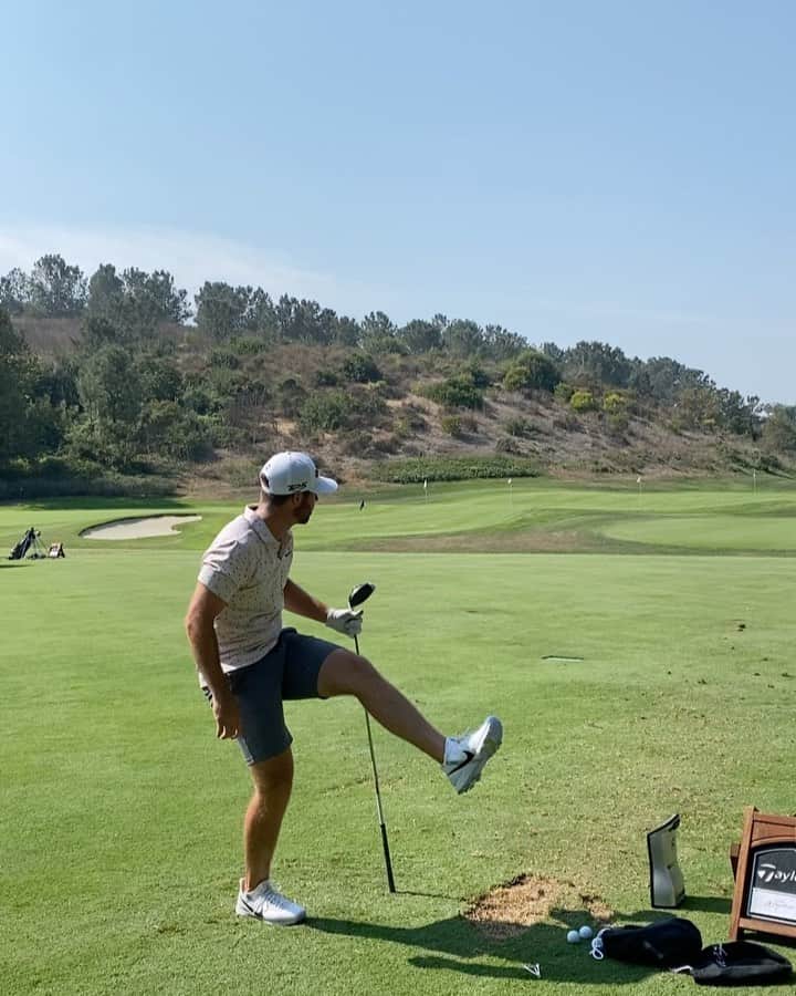 マシュー・ウルフのインスタグラム：「Quick stop @taylormadegolf Kingdom. Next stop Vegas 🚀」
