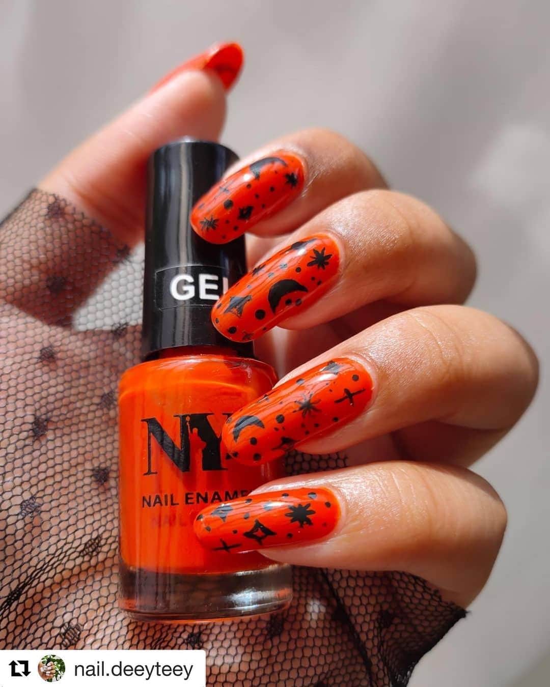 Nail Designsさんのインスタグラム写真 - (Nail DesignsInstagram)「Credit: @nail.deeyteey  ・・・ #spookysunday Starting the spooky month with a starry, witchy, nightsky vibe 🎃🧙🏼‍♀️  Recreated one of @xclusivenails designs! Please do checkout her version 🧡  Follow ➡️ @nail.deeyteey for more! Share, like & drop a "🎃/🧙🏼‍♀️" if you liked this :)  Shades used: @n.y.bae @letspurplle - Honey Roasted Peanuts 18 @bellavoste - 55 Top Coat (My favourite Top Coat) @hobbyideas - Black Acrylic Paint . . . . . . . . . #naildeeyteey #spooky #spookysunday #october #halloween #halloweennailart #spookynails #witchynails #jackolantern #starrynails #fallnails2020 #notd #nails #freehandnailart #instanails #nailsnailsnails #ilovemynails #nailartoftheday #nailart #nailstyle #nailgasm #instanailstyle #explore #explorepage #follow #like #nailspafeature #indiannails #india #indiannailblogger」10月6日 8時05分 - nailartfeature