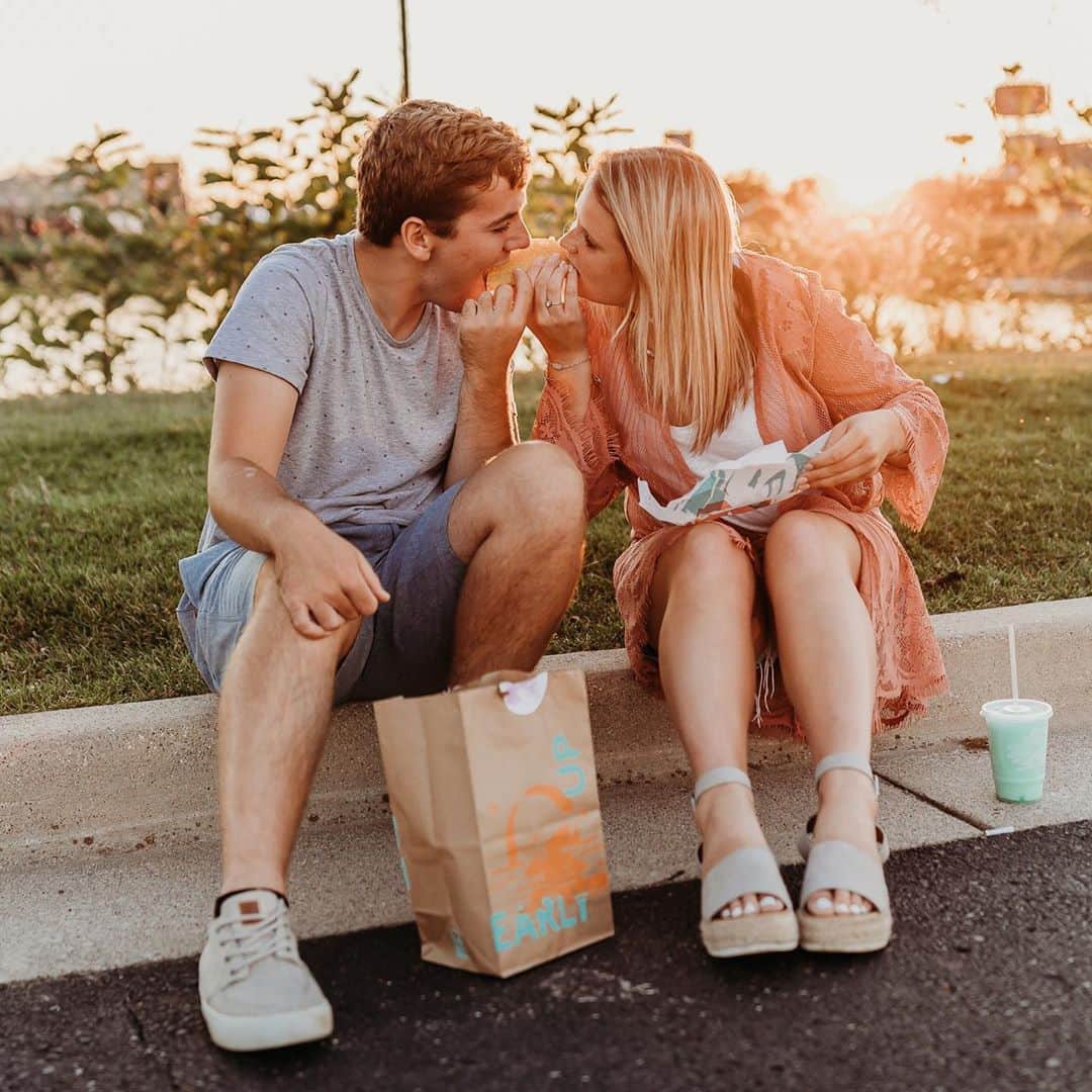 Taco Bellのインスタグラム：「When you can’t decide who gets the last taco.」
