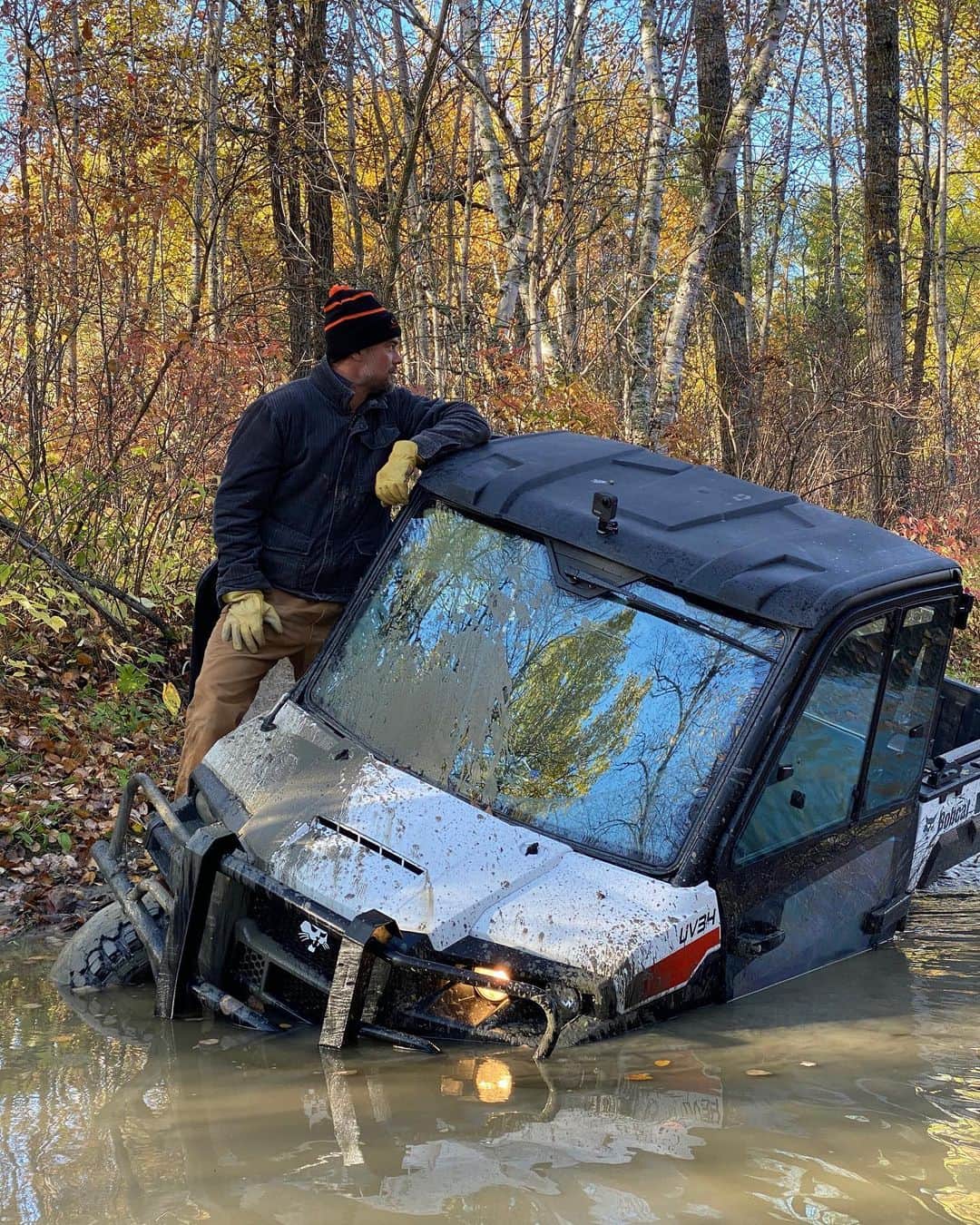 ジョシュ・デュアメルのインスタグラム：「If anyone asks, I narrowly avoided a savage animal that was primed to attack.  (Luckily, @bobcatcompany makes equipment tough enough to withstand my driving)   Swipe right for proof #onetoughanimal」