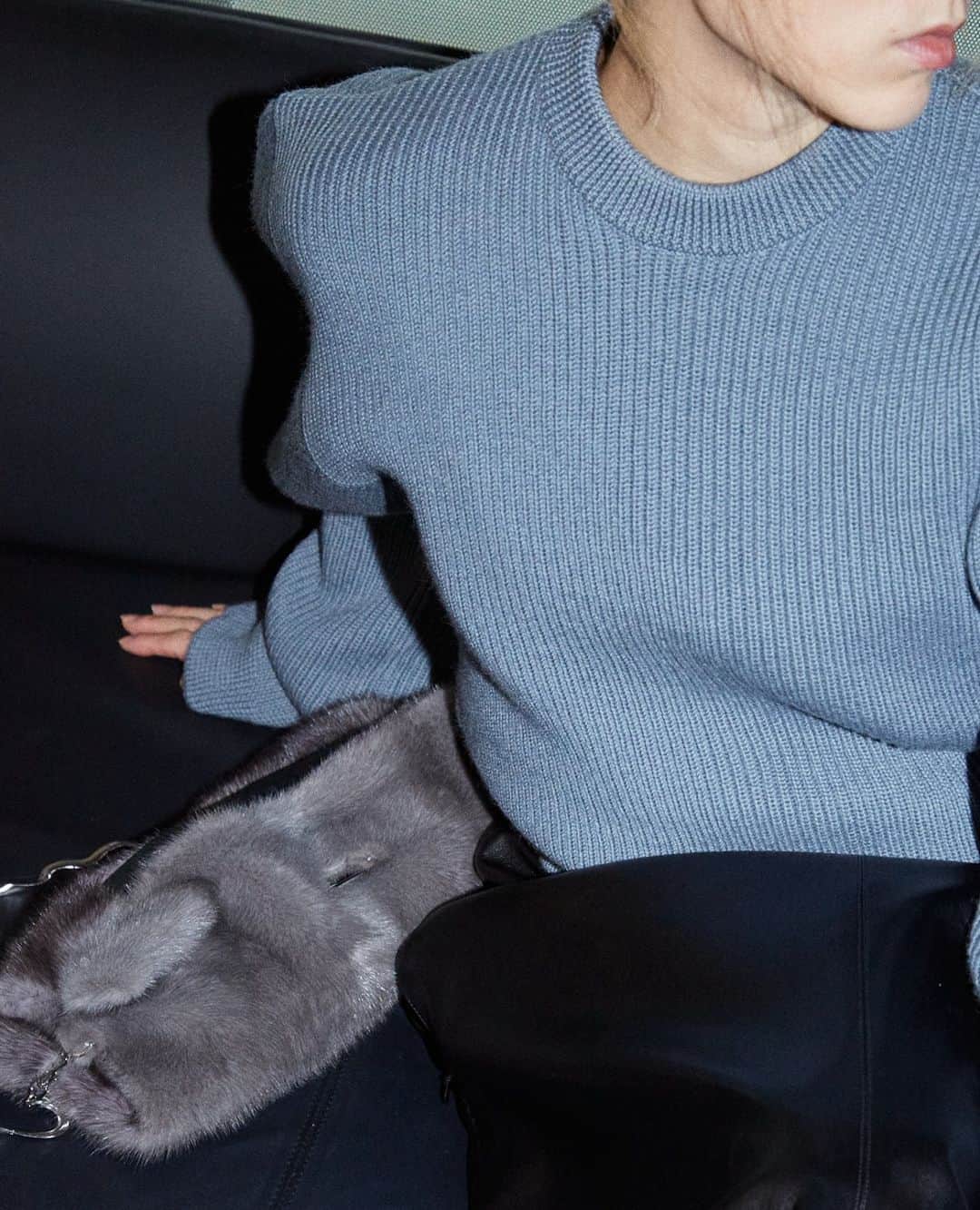 ADELAIDEさんのインスタグラム写真 - (ADELAIDEInstagram)「C H I L L Y B L U E⁠ sweater @jilsander⁠ bag @the.peter.do⁠ ⁠ ⁠ #selectshop_adelaide #peterdo #bag #sweater #warm #jilsander #autumn #autumnwinter #fashion #style #ootd #outfit #instagood #instastyle #fashionphoto」10月2日 12時00分 - selectshop_adelaide