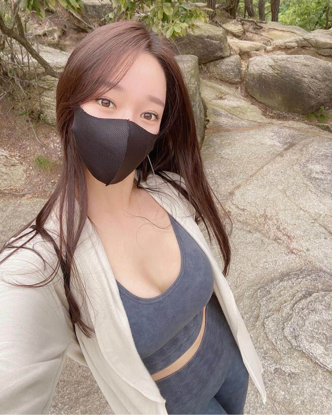 BodyON Koreaさんのインスタグラム写真 - (BodyON KoreaInstagram)「Wow!! umji_a 👍😎💕 | | 🔥생각과 삶이 멋진 #운동 피플들을 바디온코리아는 응원합니다! | | 🍀자신 or 주변 지인 중에 짐패션 핫피플 계시면 DM 보내주세요📩 | | #셀스타그램 #모델 #엉짱 #힙업 #운동복 #훈녀 #motivation #pilates #yogalife #필라테스그램 #selstagram #몸스타그램 #운스타그램 #운동자극 #다이어트자극 #주말 #제주도 #여행스타그램 #등산 #등산스타그램 #등산하는여자 #운동하는여자 #모델 #model」10月2日 12時10分 - bodyonkorea