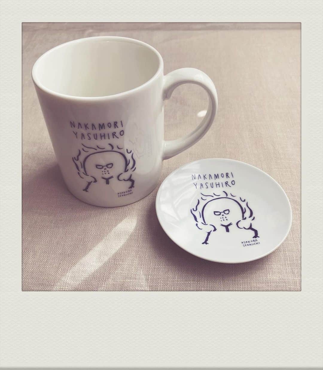 朝倉世界一のインスタグラム：「中森泰弘さんのグッズの絵を描きました〜 サイトにはＴシャツもあります！ https://nakamori1959.thebase.in/」