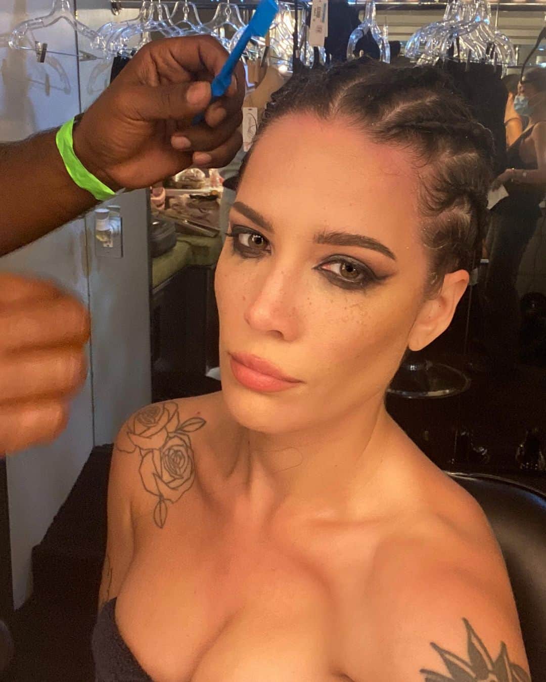 Halseyのインスタグラム：「Almost died for this music video y’all better love it 😵😵😵 @machinegunkelly」