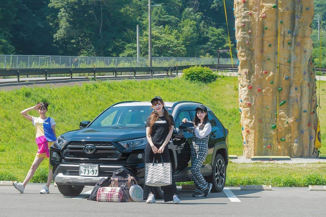 金子みゆさんのインスタグラム写真 - (金子みゆInstagram)「🚙💭﻿ ﻿ 今回もネッツトヨタ西日本さんに車をお借りして、那珂川市の五ケ山クロスへ行ってきました～！﻿ ﻿ 天気が良すぎて日焼け止め必須すぎました笑﻿ ここで今度はメンバーや、家族、友達とかとまたキャンプしに来たい！﻿ ﻿ 格好はふわちゃんです💛🧡💚💗www﻿ ﻿ 詳しくは﻿ 「ネッツ西日本　LinQ」で検索してね！﻿ ﻿ #ネッツトヨタ西日本#ネッツ西日本#LinQ#カワイイ女子旅ココしっとーと#女子旅#福岡女子旅#福岡ドライブ#車好きな人と繋がりたい#ドライブ好きな人と繋がりたい#ドライブ好き#福岡#fukuoka#トヨタ#TOYOTA#ネッツトヨタ#那珂川#五ケ山クロス#五ケ山クロスベース#五ケ山ベースキャンプ#五ケ山クロスキャンプ場#五ケ山クロスリバーパーク#rav4#rav4adventure#rav4アドベンチャー#rav4のある生活﻿」10月2日 12時30分 - kaneko_miyu0813