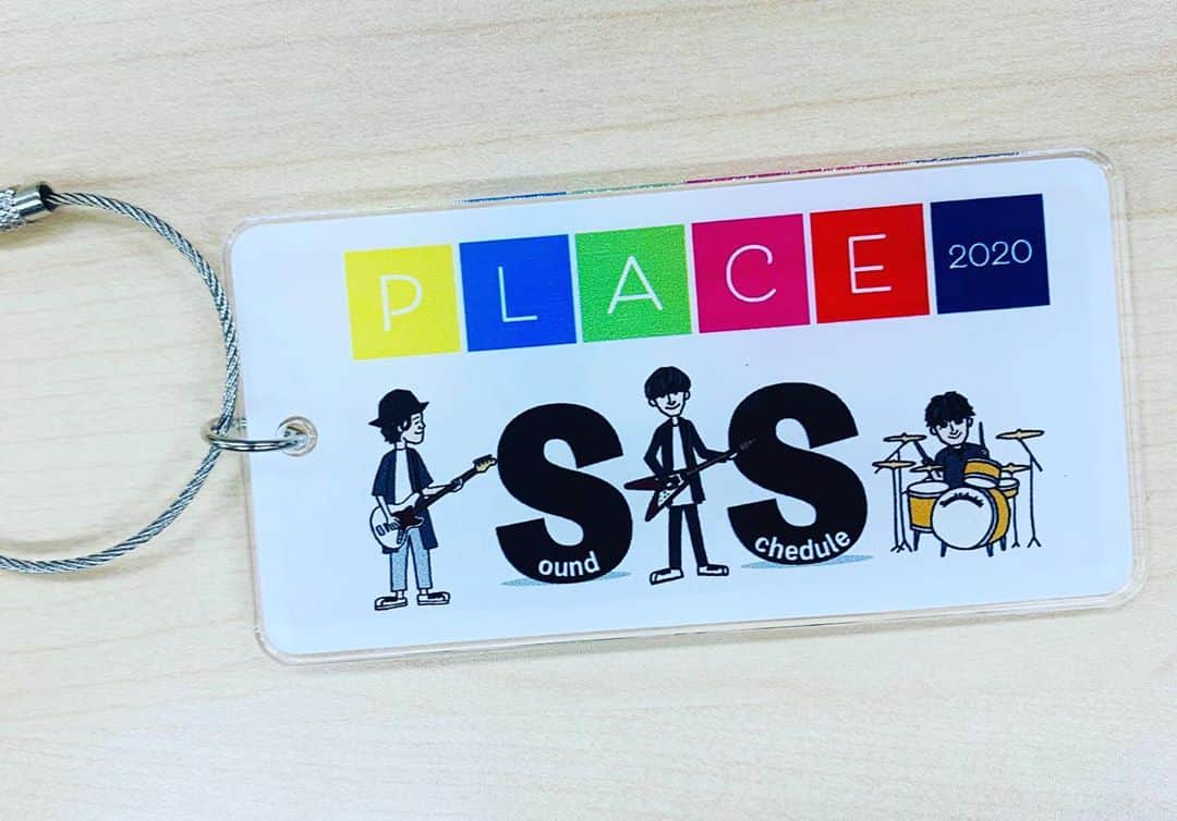 川原洋二さんのインスタグラム写真 - (川原洋二Instagram)「#PLACE2020 のグッズ通販が #スペシャストア　にて販売スタートしました‼️ 通販ストア限定のキーホルダーも登場😄ご覧ください‼️  SPACE SHOWER STORE   https://spaceshowerstore.com/artist/009067  #SoundSchedule #サウスケ」10月2日 12時40分 - yohji_kawahara