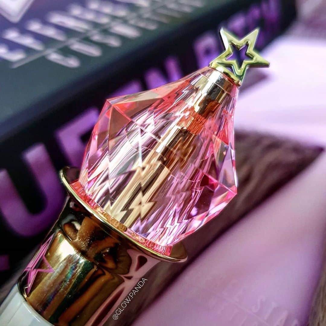 Jeffree Star Cosmeticsさんのインスタグラム写真 - (Jeffree Star CosmeticsInstagram)「Get into the packaging✨ @glow.panda zooming in on our #MAGICSTAR concealer🌟 #jeffreestarcosmetics」10月2日 12時38分 - jeffreestarcosmetics