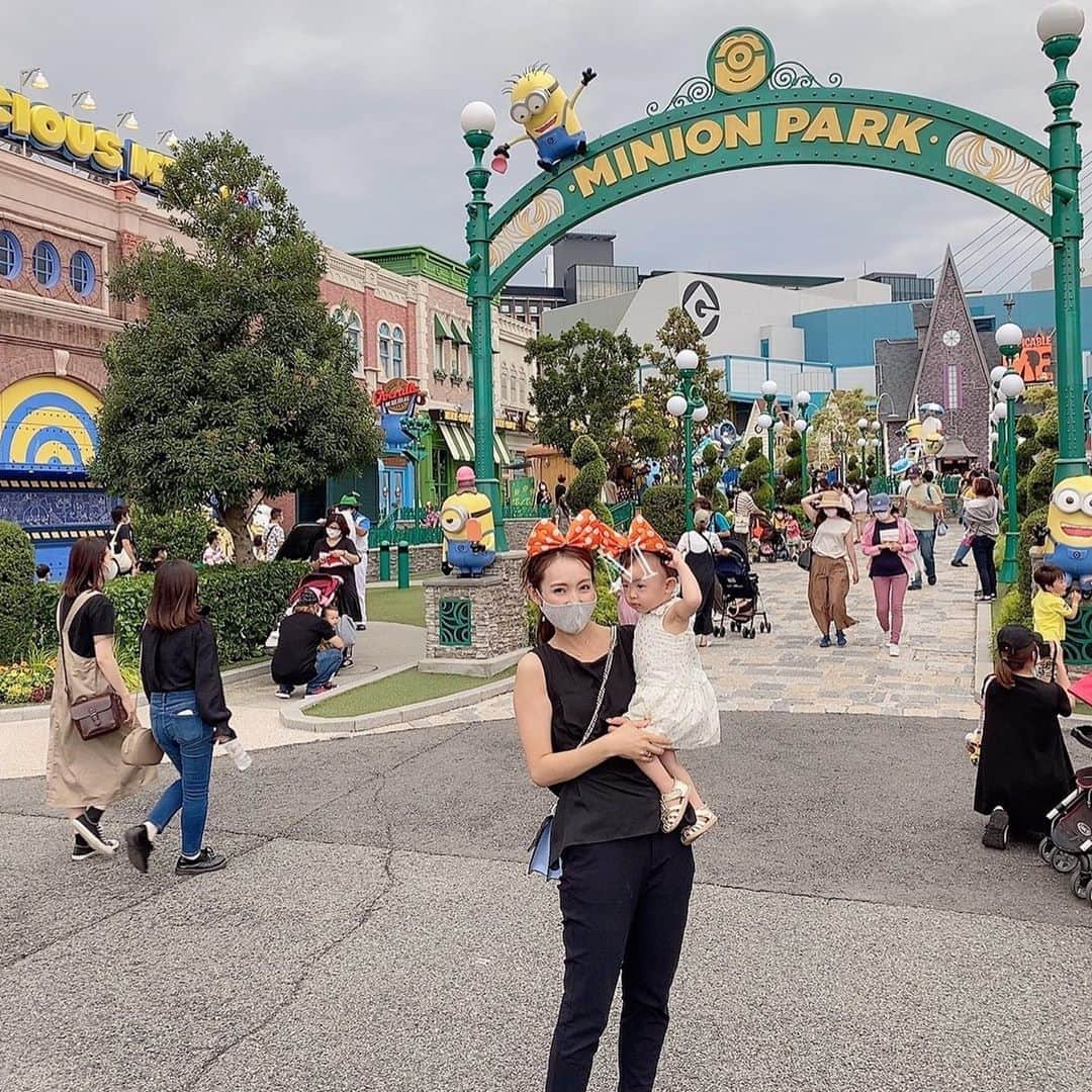 澤野井香里のインスタグラム：「久々に来たUSJ✨ @universal_studios_japan   お目当てのドラエモンは並びすぎて乗れなかったけど、スパイダーマンやジュラシックパーク（初めて乗ったSは大泣き😝）、おさるのジョージに色々とアトラクションも楽しめてスヌーピーの所では2人とも長い間満喫してくれて♡  お歌やダンスが好きな2人はショーも楽しんでくれてたので年パスも買ったし、たくさん行けるといいな^ - ^♪  #ks_20✨ #ks_osaka✨ #大阪　#ユニバーサルスタジオ #ベビフル #ママリ #コドモノ #関西ママ #京都ママ #女の子ママ #男の子ママ　#ママライフ　#子供とおでかけ　#USJ #S⭐️_ #M🍒_ #S⭐️M🍒」