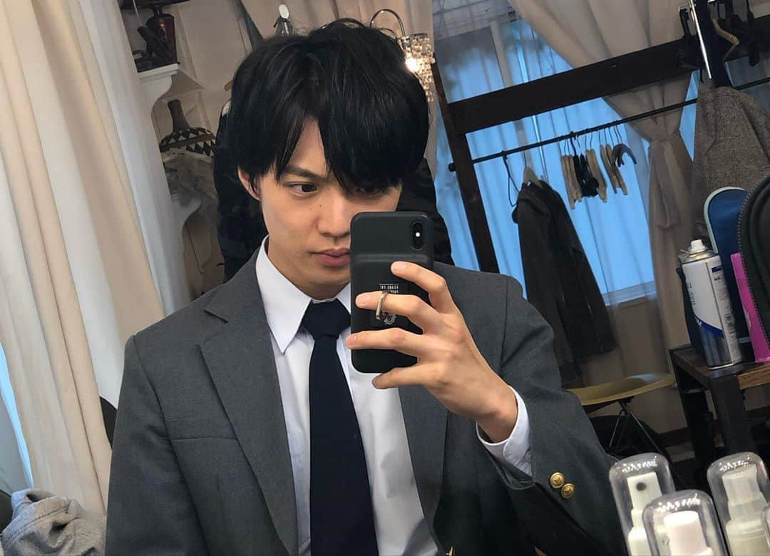 佐藤大樹さんのインスタグラム写真 - (佐藤大樹Instagram)「遂に公開だー！ 色んな思い出が蘇ります。 久保監督が僕に直接オファーしてくれた時 第一声が「大樹、まだ制服着れる？笑」でした😂 当たり前じゃないですか！まだまだ着れます！笑 そこから企画を聞いてすぐ二つ返事で答えました！ 橋本環奈さんとW主演を務める事が出来たこと ずっと共演したかった佐藤流司君と芝居が出来たこと 何より大好きな久保組に座長として参加出来たこと 本当に嬉しかったです！一生の財産になりました！ ひとりでも多くの方にこの作品が届きますように。 見た後に自分の"好き"を 諦めない勇気をもらえる作品です。 ぜひ、劇場でご覧ください🎬 #小説の神様 #EXILE #FANTASTICS #佐藤大樹」10月2日 12時55分 - taiki_sato_official