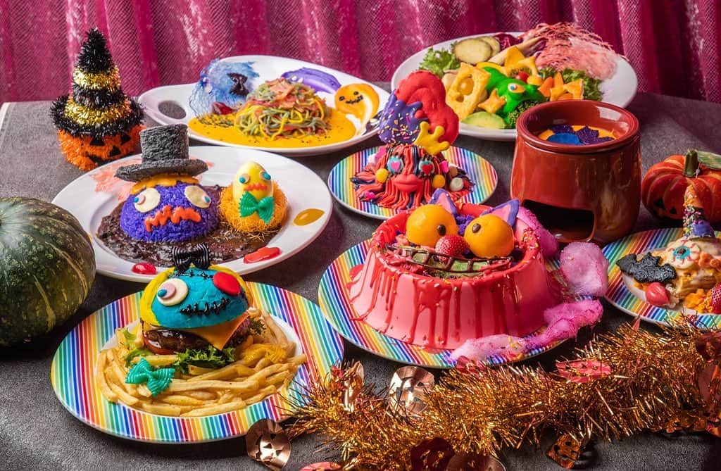 のインスタグラム：「﻿ ﻿ 🎃TOKYO Halloween collection🎃﻿ ﻿ アリスのファンタジーレストランとハロウィン限定のコラボメニュー登場👻👻👻🌈﻿ ﻿ 人気キャラクターのアリス、チェシャ猫、女王様やイモムシが、KAWAIIメニューに大変身❤️🧡💛💚💙💜﻿ ﻿ ﻿ さらに！ ハッシュタグ #tokyohalloweencollection または #トウキョウハロウィン をつけて SNS に投稿してくださったゲストのお写真の中から、 ハロウィン本番10/31（土）に仮装大賞やKAWAII MONSATER 賞、 Alice賞を選出し、 KMCの人気グッズをプレゼント🎁是非投稿してね💓﻿ ﻿ ﻿ 🌈コラボ期間﻿ 2020/9/19〜2020/10/31﻿ ﻿ 🌈コラボ対象店舗﻿ ★迷宮の国のアリス(銀座) ﻿ ★絵本の国のアリス (新宿)﻿ ★古城の国のアリス (池袋) ﻿ ﻿ ﻿ ﻿ ﻿ ﻿ ﻿ ﻿ Alice's fantasy restaurant and Halloween limited collaboration menu appeared 👻👻👻🌈﻿  ﻿  Popular characters Alice, Cheshire Cat, Queen and Caterpillar are transformed into KAWAII menus ❤️🧡💛💚💙💜﻿  ﻿  further!  From the guest photos posted on SNS with the hashtag #tokyohalloweencollection or #Tokyo Halloween, the costume grand prize, KAWAII MONSATER award, and Alice award were selected on Saturday, October 31st, and KMC's  Get popular goods 🎁 Please post 💓﻿ ﻿ ﻿ ﻿  #kawaiimonstercafe #monstercafe #カワイイモンスターカフェ  #destination #tokyo #harajuku #shinuya #art #artrestaurant #colorful #color #pink #cafe #travel #trip #traveljapan #triptojapan #japan #colorfulfood #rainbow #rainbowcake #rainbowpasta #strawberry #pancakes #takeshitastreet #harajukustreet」