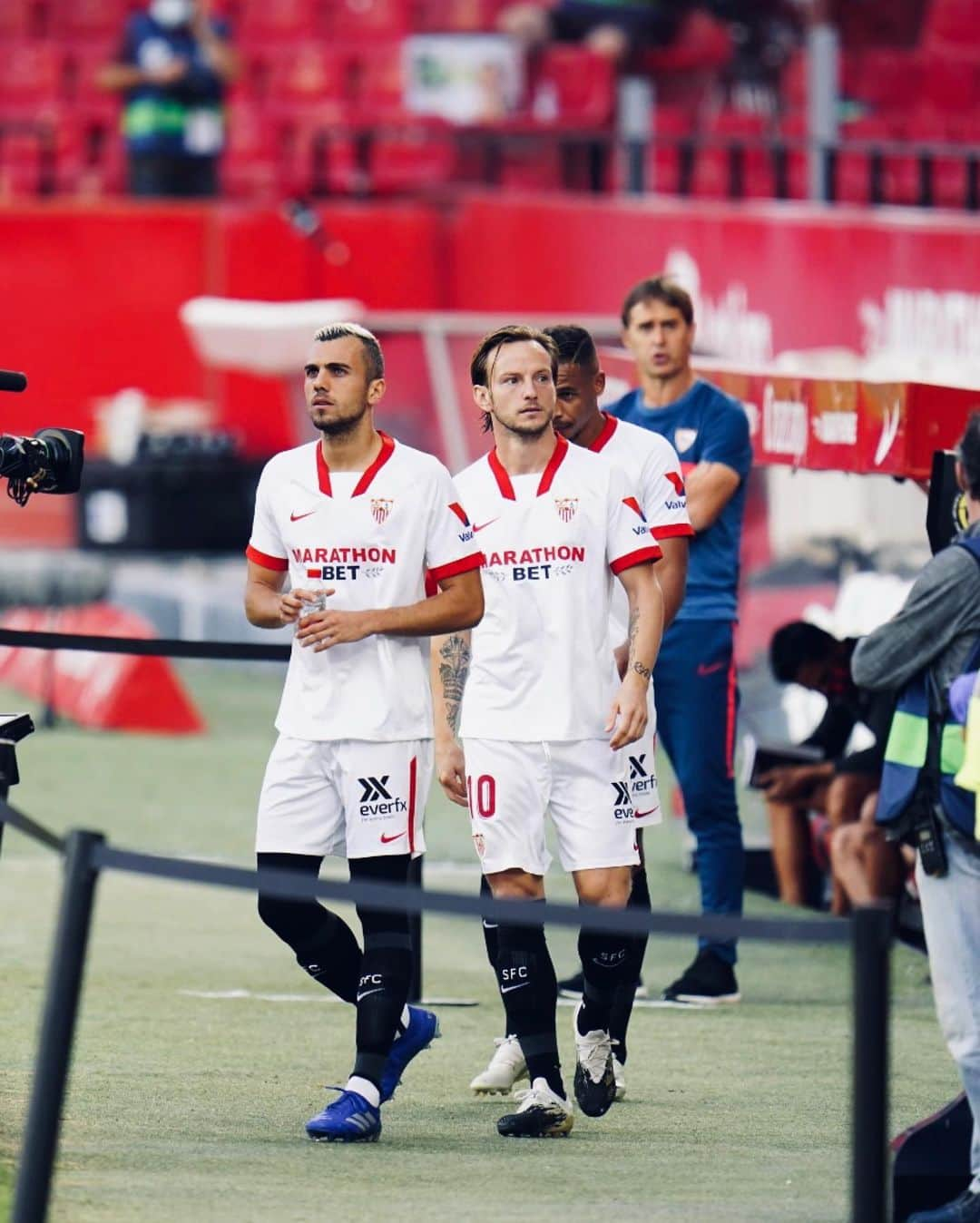 イヴァン・ラキティッチさんのインスタグラム写真 - (イヴァン・ラキティッチInstagram)「Vamos mi Sevilla! 😍🔥👏🏽 #WeAreSevilla #IvanRakitic」10月2日 4時24分 - ivanrakitic