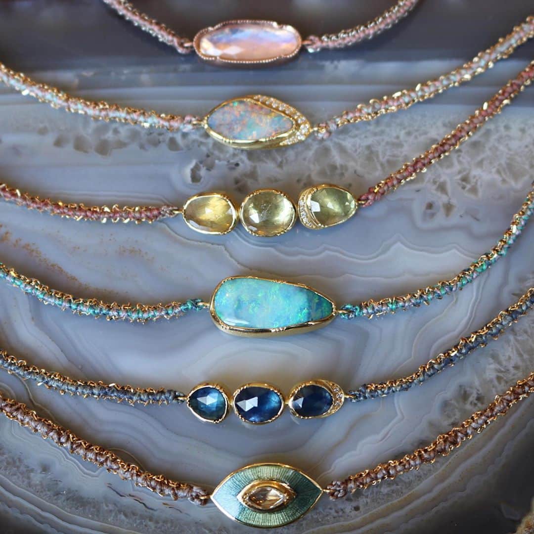 ブルックグレグソンさんのインスタグラム写真 - (ブルックグレグソンInstagram)「My gem woven palette today combining boulder opal,  sapphire, moonstone, aquamarine and talismanic ❤️. #textilesfinejewelry #brookegregson」10月2日 4時36分 - brookegregson