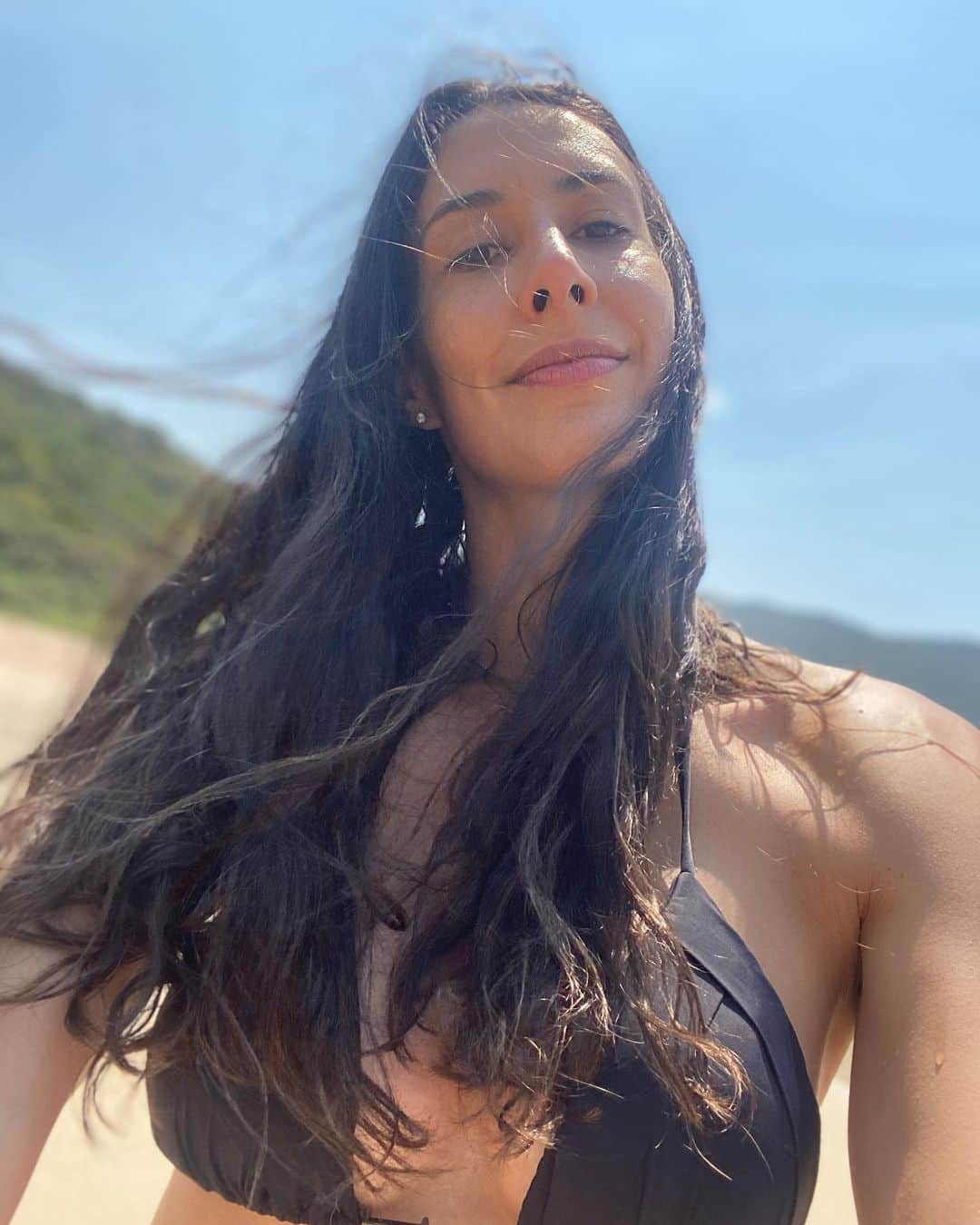 シェイラ・カストロのインスタグラム：「Mais uma!!! Monotemática!!! Pra encher o feed de vcs de Sheillinha!!! Hahaha!!! #florianopolis #ilhadamagia」