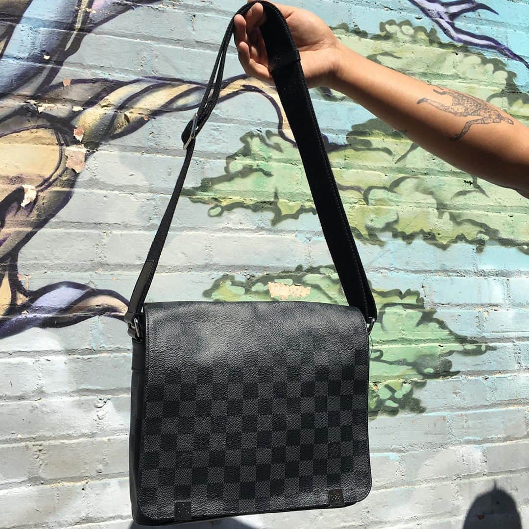 2nd STREET USAさんのインスタグラム写真 - (2nd STREET USAInstagram)「New inventory from Japan! Over 30 LV Damier Bags will be available  Pasadena location 10/3(Sat) 12pm  Louis Vuitton Damier Graphite  Brief case $1,499 Crossbody $1,099 Boston bag $1,599 (Also available online) Find those items at our Pasadena location!   #luisvuitton #luxury #lv #damiergraphite #louisvuittonbag #louisvuitton #secondhand #louisvuittondamier #damier #keepall #louisvuittonkeepall #bostonbag #crossbodybag #briefcase」10月2日 4時53分 - 2ndstreetusa