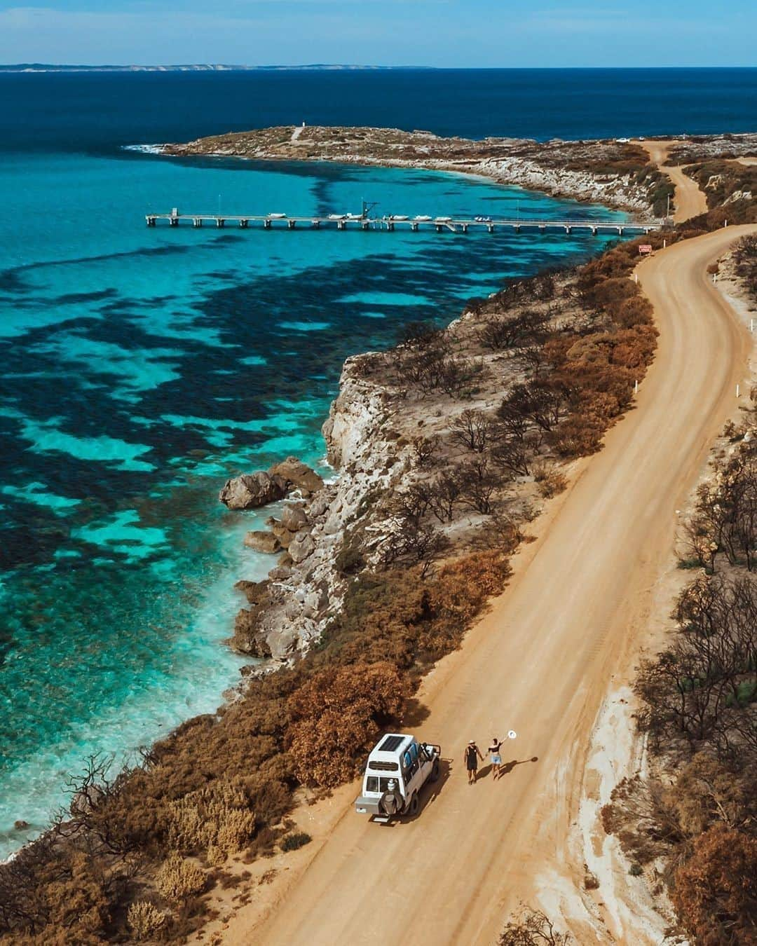 Australiaさんのインスタグラム写真 - (AustraliaInstagram)「Yep, the water surrounding @authentickangarooisland really is this blue! 💙 @_aswewander captured the striking electric blue ocean of #VivonneBay during a #roadtrip around #KangarooIsland. Located just a 45-minute @sealinkki ferry ride from mainland @SouthAustralia, this beautiful spot has a long sandy beach that’s ideal for picnics, swimming, fishing and surfing. After working up an appetite at the beach, explore the island’s producers' trail - stock up on fresh #oysters, hand-made #cheeses and organic Ligurian Honey. #seeaustralia #seesouthaustralia #authenticKI #eatdrinkKI」10月2日 5時00分 - australia