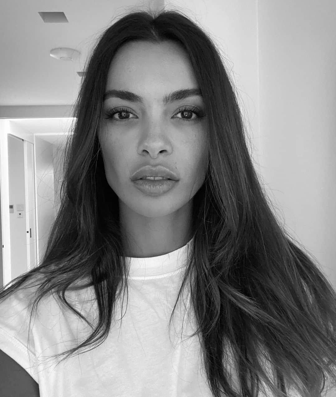 ジョアナ・サンスのインスタグラム：「Saudades do Brasil🥰 Saudades do @grupotaizcampbell cuidando da minha pele com o laser fotona🤩 #grupotaizcampbell #brasil #saopaulo #skincare」