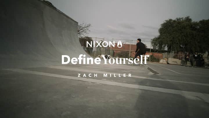 ニクソンのインスタグラム：「Zach Miller defines himself through style. The way he holds himself when he rides, lines he picks when surfing, clothes he wears, art he makes, and the music that moves him, are all unique to his own style. He is a skater and surfer through and through - living his childhood dream of being pro. He spends as much time as he can in the ocean, whether it’s at home in San Diego or across the world in Australia. Zach is a world traveler, dedicated to living the life that he wants to live and never limiting himself to one path. Zach defines the person that he wants to be, because he knows if he doesn’t, the world will. #TakeOnTheWorld #DefineYourself #Nixon #ZachMiller @zakramiller  🎥 @rileyblakeway」