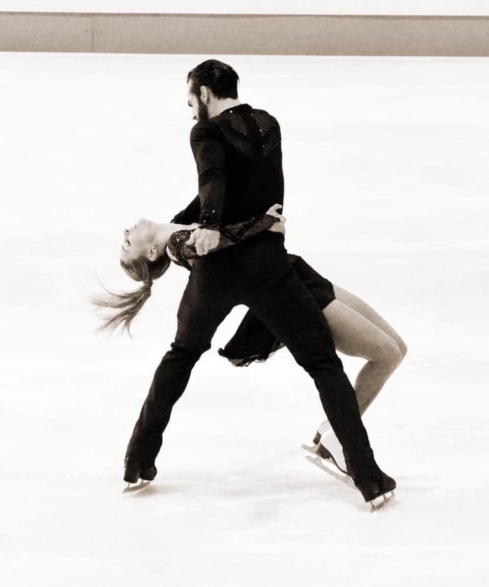 アシュリー・ケインのインスタグラム：「We are so excited to be heading to Las Vegas for Skate America October 23-24! Thank you to @usfigureskating @isufigureskating and all of the many more amazing people behind the scenes for making this possible during these uncertain times. All of your hard work does not go unnoticed and we are excited to be back on the ice representing Team USA 🇺🇸」