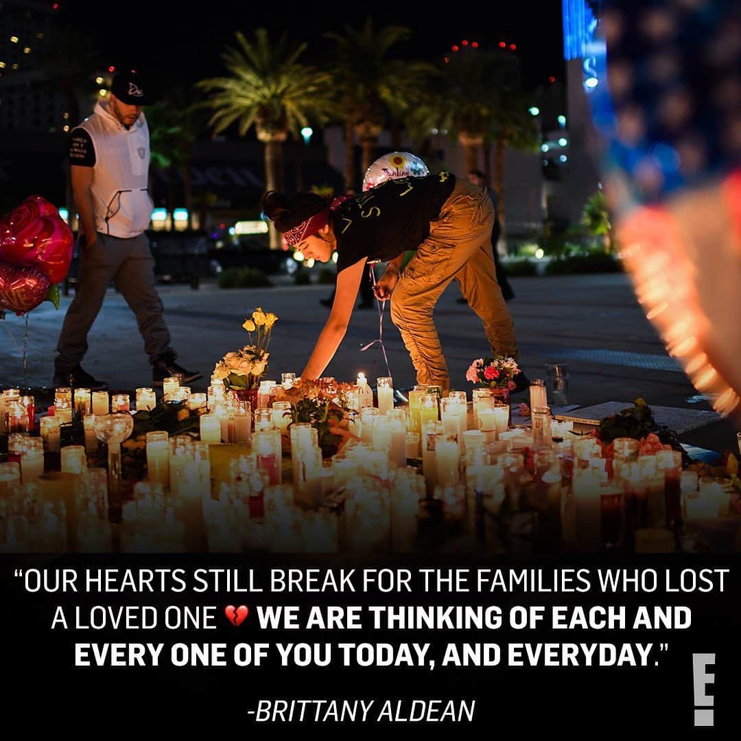 E! Onlineさんのインスタグラム写真 - (E! OnlineInstagram)「Our hearts are with the "Route 91 family" and all the families who lost a loved one three years ago today.📍Las Vegas, Nevada. (📷: @brittanyaldean)」10月2日 5時17分 - enews