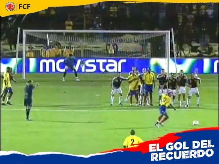 サッカー コロンビア代表チームのインスタグラム：「#GolDelRecuerdo  ¿Quiénes recuerdan este golazo de Rubén Darío Bustos contra la selección venezolana 🇻🇪? 🙋‍♂‍🙋‍♀‍  El 1⃣7⃣ de noviembre del 2007 El Campín fue testigo de este gran cobro de tiro libre con el que vencimos 1-0 a Venezuela 😍.  👟⚽ 🔥」