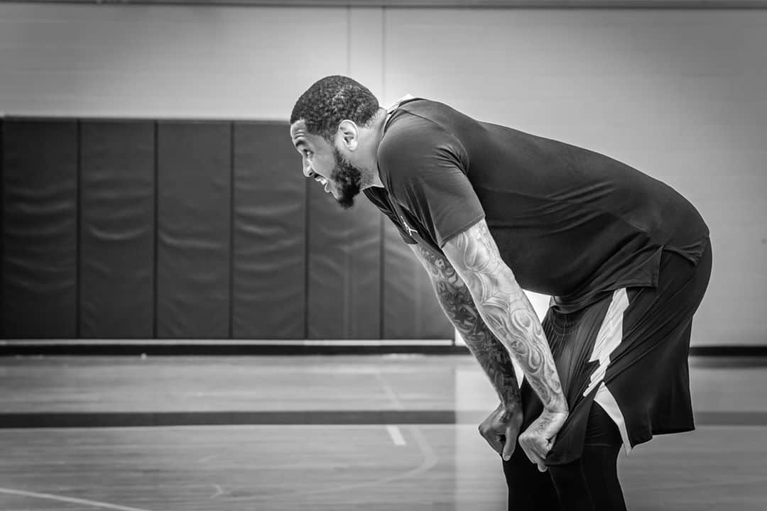カーメロ・アンソニーのインスタグラム：「Seasons end but the grind must continue.  #TBT #STAYME7O」