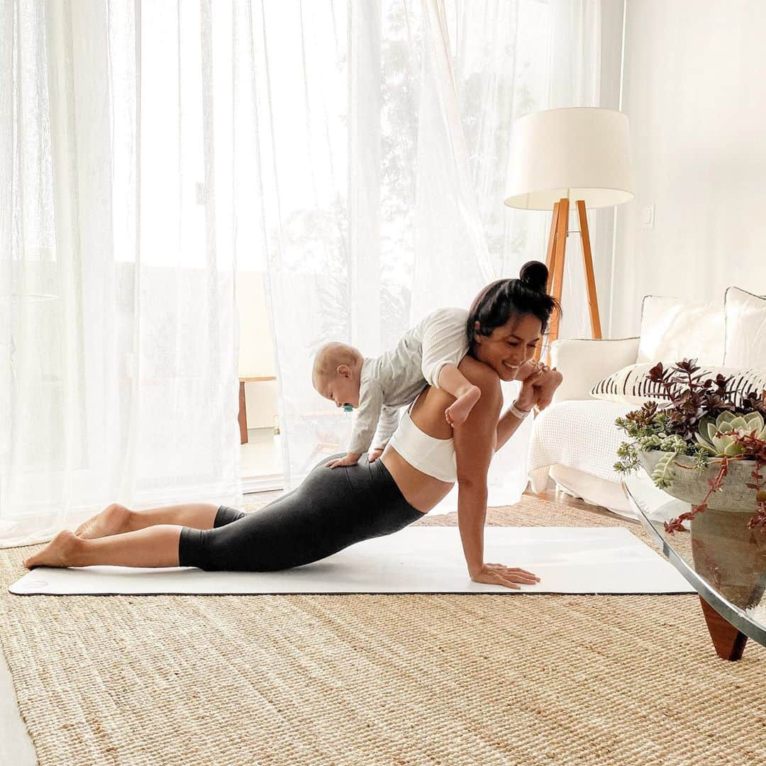 Bianca Cheah Chalmersさんのインスタグラム写真 - (Bianca Cheah ChalmersInstagram)「Meet my new normal: a cup of morning yoga with a side of Olly crawling on top of me 🤣. He can’t help himself. As soon as he sees I’m on my yoga mat, he makes a be line for me, waddles on over, then climbs all over me and thinks it’s the funniest thing in the world. Honestly, he makes my day 🥰  #yoga #babyyoga #postnatalyoga #yogawithbaby #14monthsold #motherhoodunplugged #motherhood #momlife #momlifestyle #mumsofinstagram #mumlife」10月2日 5時42分 - biancamaycheah