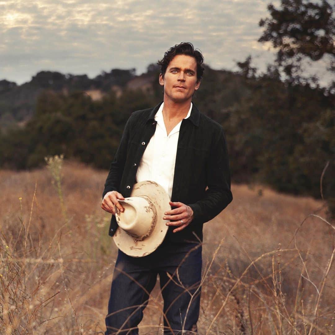 マット・ボマーのインスタグラム：「But wait...there’s more! Adding some more photos from my shoot with the great @johnrussophoto for @gio_journal because I made the effort to climb a tree in a cashmere sweater in 90 degree heat and it feels wrong not to share. Link to story in bio. Styling: @warrenalfiebaker grooming: @joannapford The Boys in the Band is streaming now on @netflix」