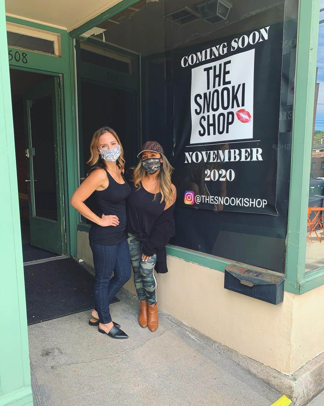ニコール・ ポリッツィのインスタグラム：「Second Location , you’re gonna like what ya see 💋 Beacon, NY🖤@thesnookishop」