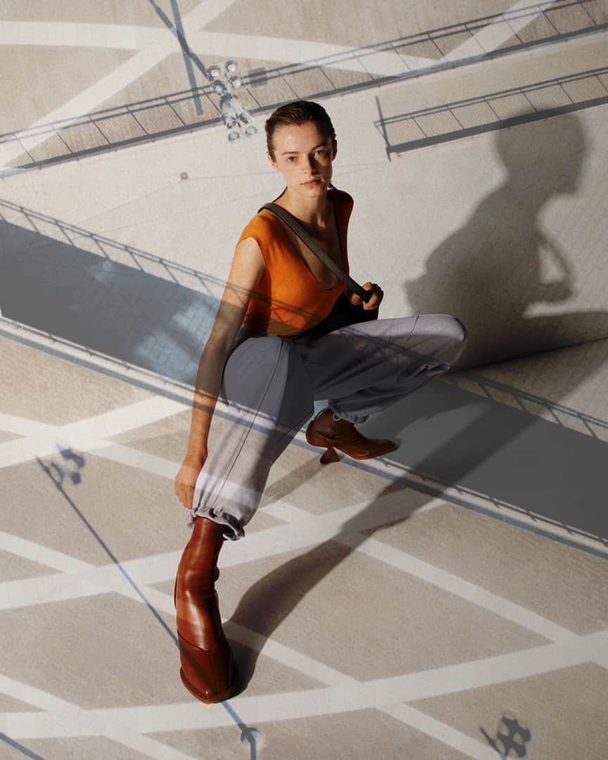 サルヴァトーレ・フェラガモのインスタグラム：「Scenery from Luca Guadagnino’s Hitchcock-inspired film transports backstage models from the Spring/Summer 2021 show to surreal locales of a secluded Milan in midsummer heat. Try the Milan Marvel Instagram Filter for the full experience. #FerragamoSS21」