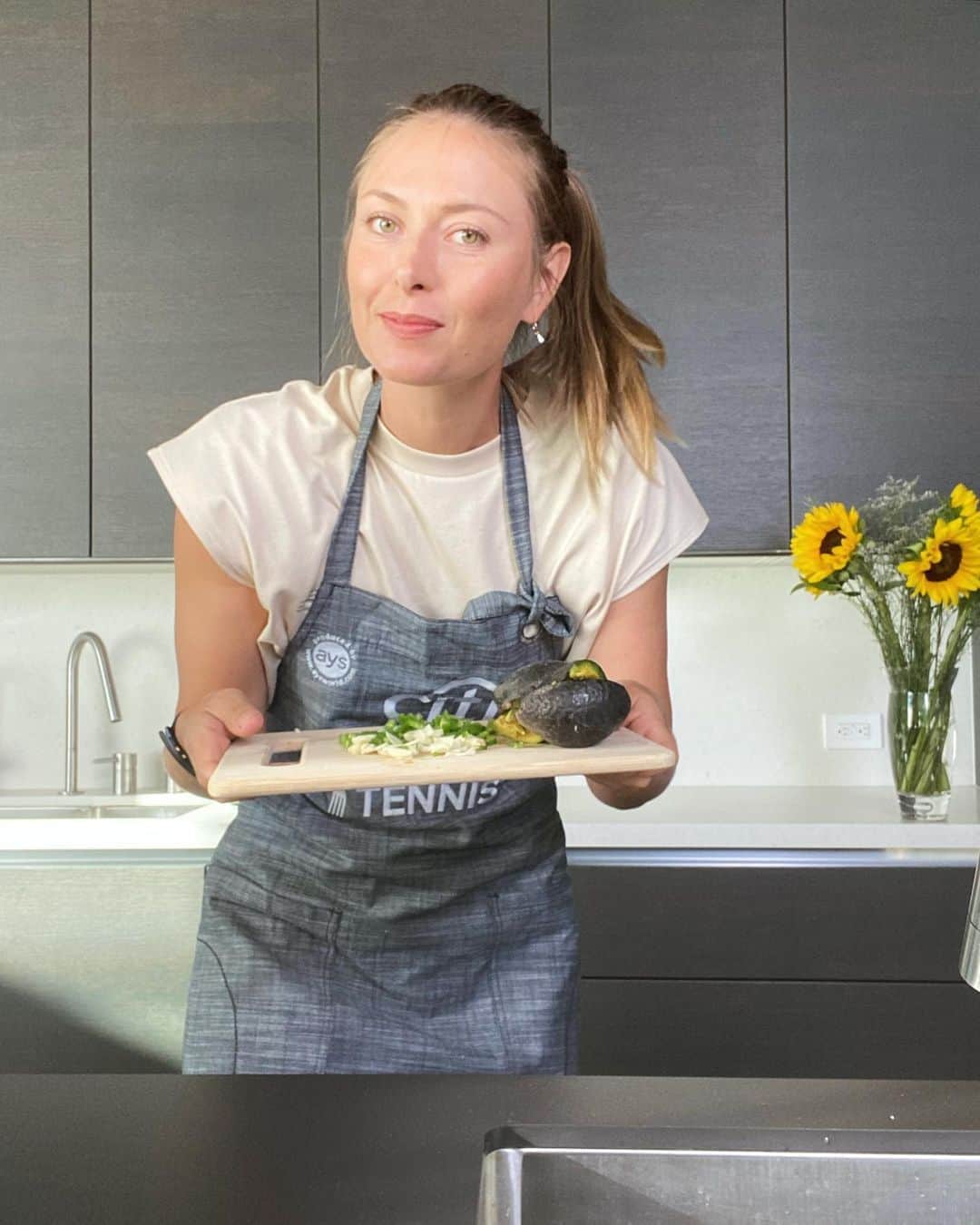 のインスタグラム：「An apron means it’s official 😉Had the best time kicking off the #CitiTasteofTennis Legend Series last night with @richardblais! Stay tuned for the next special guests on @tasteoftennis! #ProducedbyAYS」