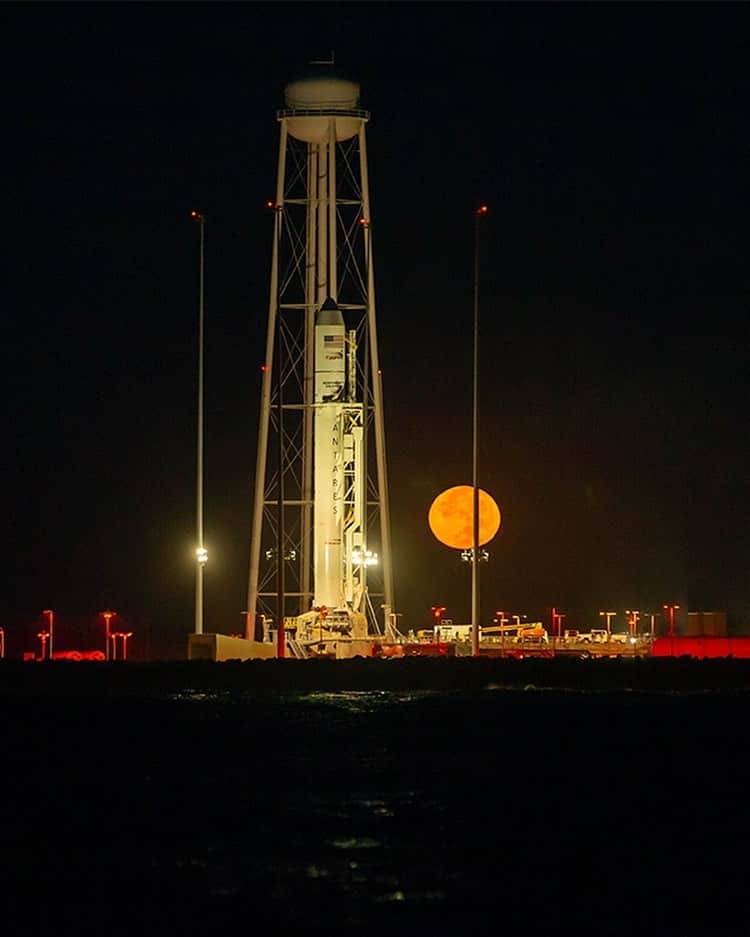 NASAさんのインスタグラム写真 - (NASAInstagram)「🎵 Whoa! Amber is the color of our energy 🎵  A @NorthropGrumman Antares rocket and Cygnus spacecraft are ready for liftoff from @NASAWallops Flight Facility in Virginia. The Cygnus, named the S.S. Kalpana Chawla after the first female astronaut of Indian descent, will deliver nearly 8,000 pounds of cargo and supplies to the International Space Station (@ISS). Launch is targeted at 9:38 p.m. EDT.   Credit: NASA/Patrick Black  #Rocket #FullMoon #Launchpad #October #WallopsIsland #Virginia #NASA」10月2日 6時27分 - nasa